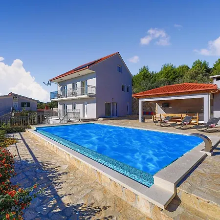 4 Bedroom Beautiful In Seget Vranjica