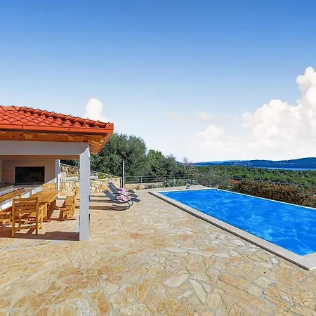 4 Bedroom Beautiful In Seget Vranjica