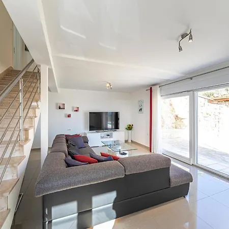 Holiday home 4 Bedroom Beautiful In