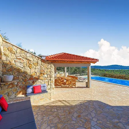 4 Bedroom Beautiful In Holiday home
