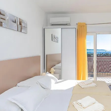 Holiday home 4 Bedroom Beautiful In Seget Vranjica