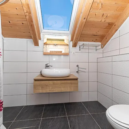 4 Bedroom Beautiful In Holiday home *