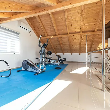 Holiday home 4 Bedroom Beautiful In *